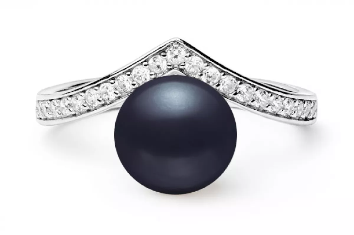 Eleganter Ring mit schwarzer Perle 7.5-8 mm in V-förmiger Zirkonia-Einfassung, 925er, Gaura Pearls, Estland Eleganter Ring mit schwarzer Perle 7.5-8 mm in V-förmiger Zirkonia-Einfassung, 925er, Gaura Pearls, Estland
